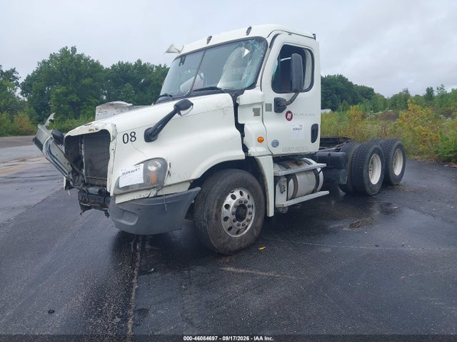 46084697 :رقم المزاد ، 3AKJGEDV7FSGG3944 vin ، 2015 Freightliner Cascadia 125 مزاد بيع