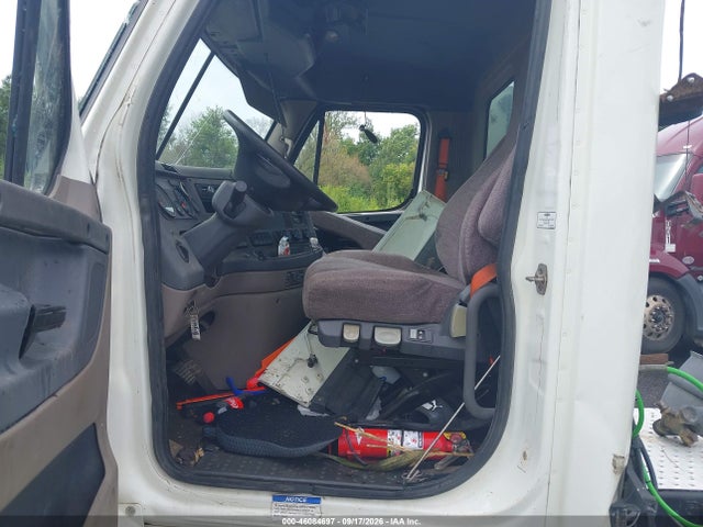 46084697 :رقم المزاد ، 3AKJGEDV7FSGG3944 vin ، 2015 Freightliner Cascadia 125 مزاد بيع