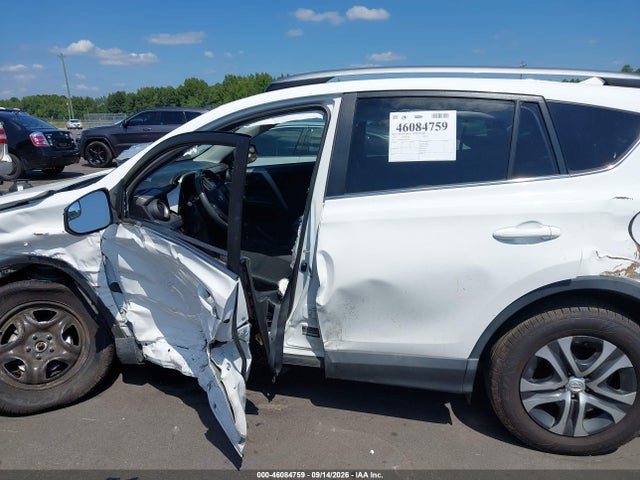 46084759 :رقم المزاد ، 2T3ZFREV0JW495148 vin ، 2018 Toyota Rav4 Le مزاد بيع