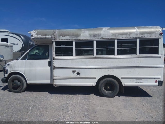 46084806 :رقم المزاد ، 1GBJG31R6Y1175703 vin ، 2000 Chevrolet Express Comm Cutaway مزاد بيع
