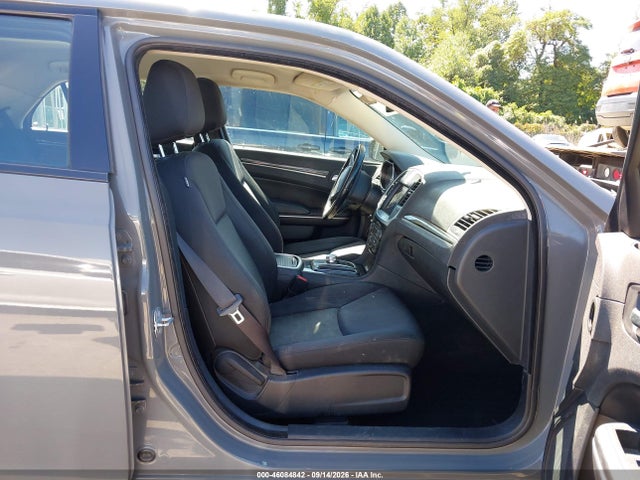 2019 Chrysler 300 Touring მანქანა იყიდება აუქციონზე, vin: 2C3CCAAG7KH610079, აუქციონის ნომერი: 46084842