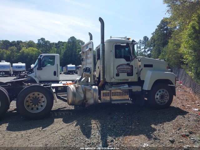 46085075 :رقم المزاد ، 1M1PN4GY6LM004635 vin ، 2020 Mack Pinnacle مزاد بيع