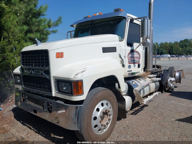46085075 :رقم المزاد ، 1M1PN4GY6LM004635 vin ، 2020 Mack Pinnacle مزاد بيع
