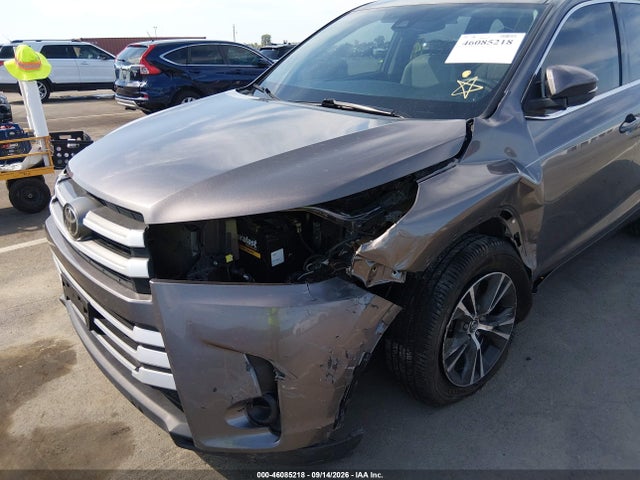 46085218 :رقم المزاد ، 5TDZARFH2KS059475 vin ، 2019 Toyota Highlander Le مزاد بيع