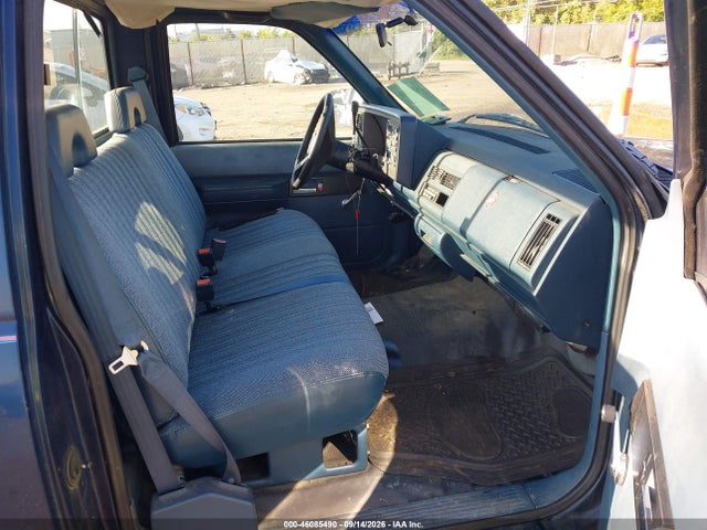 Auction sale of the 1994 Chevrolet Gmt-400 C1500, vin: 1GCEC14Z2RZ211382, lot number: 46085490
