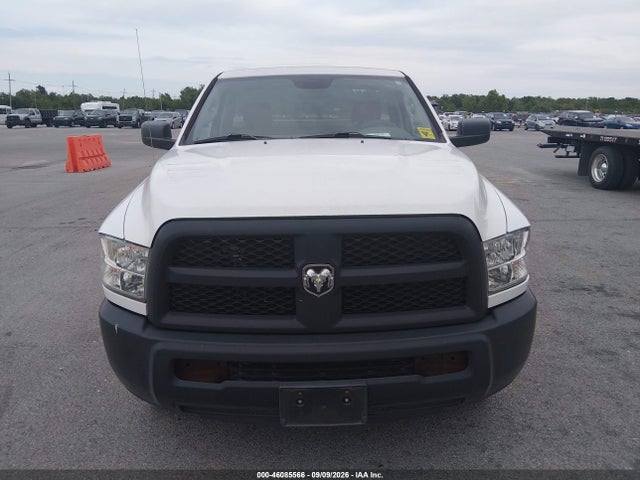 46085566 :رقم المزاد ، 3C7WR4AJ9JG312994 vin ، 2018 Ram 2500 Tradesman  4x2 8' Box مزاد بيع
