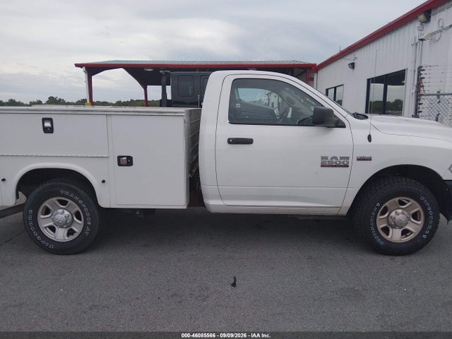 46085566 :رقم المزاد ، 3C7WR4AJ9JG312994 vin ، 2018 Ram 2500 Tradesman  4x2 8' Box مزاد بيع