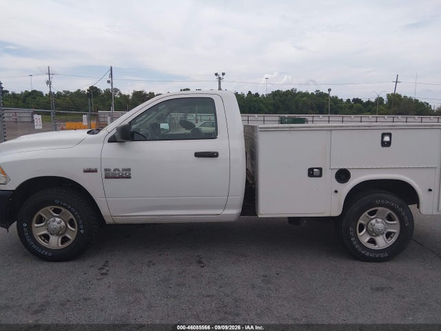 46085566 :رقم المزاد ، 3C7WR4AJ9JG312994 vin ، 2018 Ram 2500 Tradesman  4x2 8' Box مزاد بيع