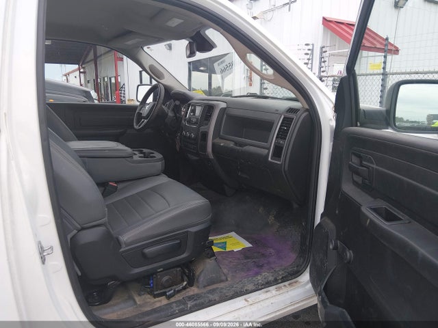 46085566 :رقم المزاد ، 3C7WR4AJ9JG312994 vin ، 2018 Ram 2500 Tradesman  4x2 8' Box مزاد بيع