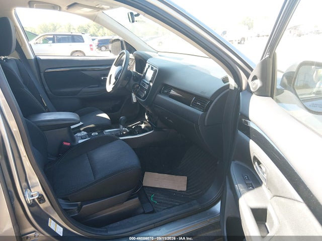46086070 :رقم المزاد ، JA4AZ3A31KZ008363 vin ، 2019 Mitsubishi Outlander Es مزاد بيع