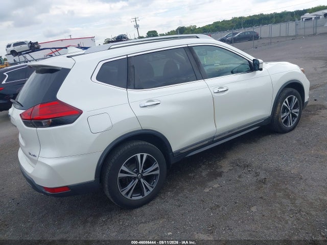 46086444 :رقم المزاد ، 5N1AT2MV6HC733012 vin ، 2017 Nissan Rogue Sv/sl مزاد بيع