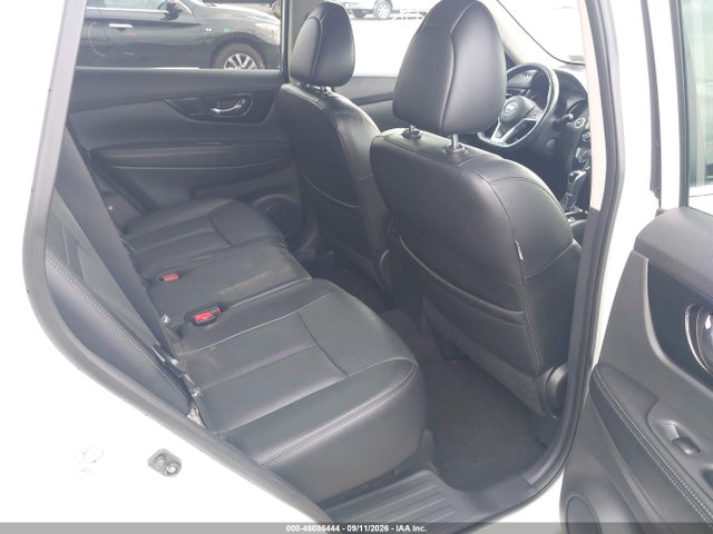 46086444 :رقم المزاد ، 5N1AT2MV6HC733012 vin ، 2017 Nissan Rogue Sv/sl مزاد بيع