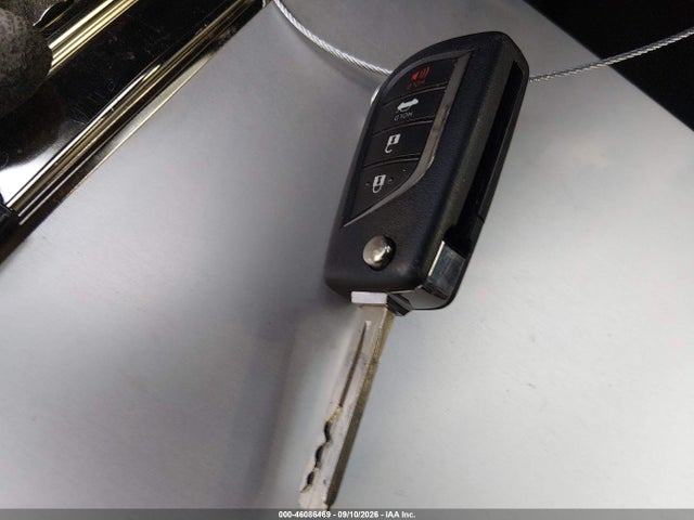 46086469 :رقم المزاد ، 4T1C11AK1NU632761 vin ، 2022 Toyota Camry Le مزاد بيع