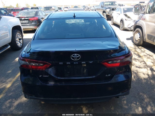 46086469 :رقم المزاد ، 4T1C11AK1NU632761 vin ، 2022 Toyota Camry Le مزاد بيع
