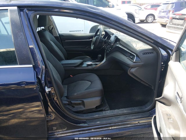 46086469 :رقم المزاد ، 4T1C11AK1NU632761 vin ، 2022 Toyota Camry Le مزاد بيع