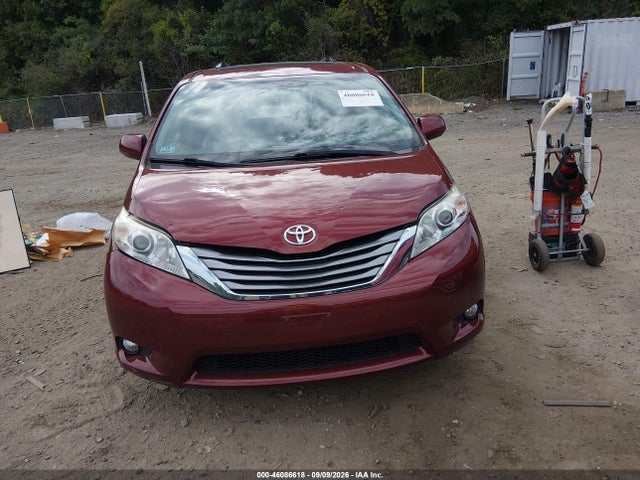 Продажа на аукционе авто 2017 Toyota Sienna Xle 8 Passenger, vin: 5TDYZ3DC1HS818733, номер лота: 46086618