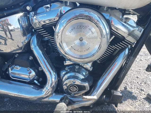 Harley-Davidson Softail Custom 2026 1HD1BK91XTB037571 Image 8