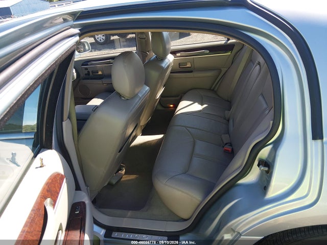 Продажа на аукционе авто 2007 Lincoln Town Car Signature Limited, vin: 1LNHM82V57Y630991, номер лота: 46086778