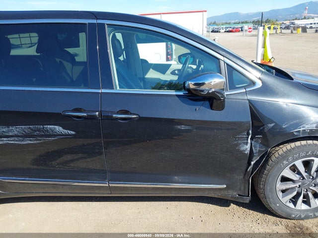 Chrysler Pacifica Hybrid Limited 2023 2C4RC1S72PR632691 Image 18