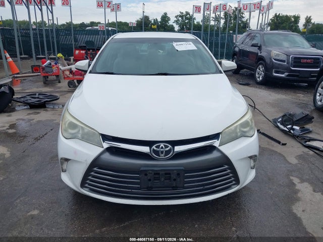2015 Toyota Camry Le მანქანა იყიდება აუქციონზე, vin: 4T1BF1FK2FU105643, აუქციონის ნომერი: 46087150