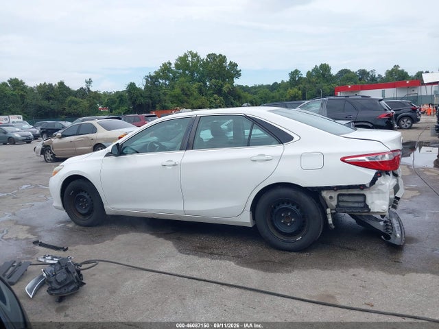 2015 Toyota Camry Le მანქანა იყიდება აუქციონზე, vin: 4T1BF1FK2FU105643, აუქციონის ნომერი: 46087150