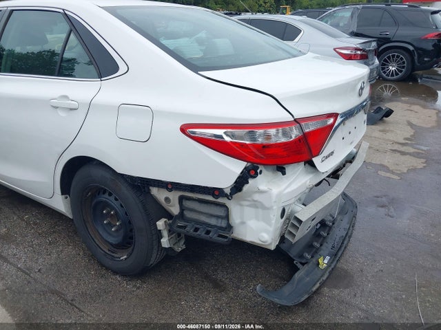 2015 Toyota Camry Le მანქანა იყიდება აუქციონზე, vin: 4T1BF1FK2FU105643, აუქციონის ნომერი: 46087150