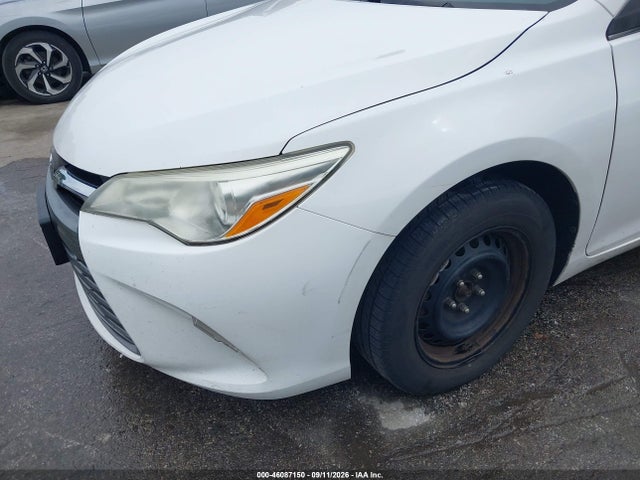 2015 Toyota Camry Le მანქანა იყიდება აუქციონზე, vin: 4T1BF1FK2FU105643, აუქციონის ნომერი: 46087150