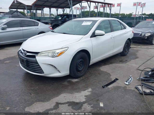 2015 Toyota Camry Le მანქანა იყიდება აუქციონზე, vin: 4T1BF1FK2FU105643, აუქციონის ნომერი: 46087150