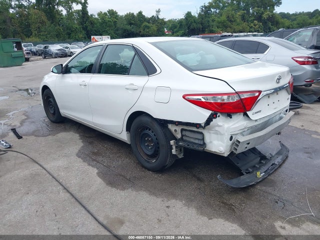 2015 Toyota Camry Le მანქანა იყიდება აუქციონზე, vin: 4T1BF1FK2FU105643, აუქციონის ნომერი: 46087150