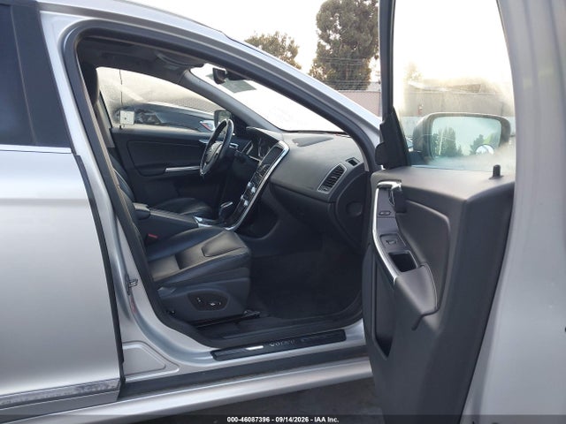 2016 Volvo Xc60 T6 Drive-e Platinum მანქანა იყიდება აუქციონზე, vin: YV449MRM0G2913860, აუქციონის ნომერი: 46087396