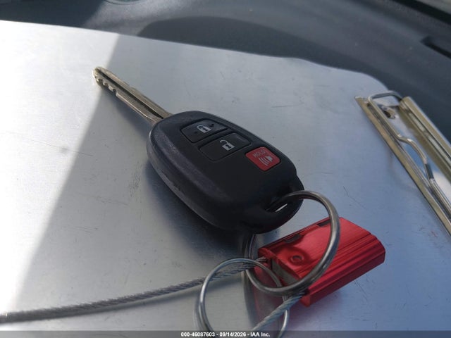 2017 Toyota Rav4 Le მანქანა იყიდება აუქციონზე, vin: JTMBFREV1HJ704567, აუქციონის ნომერი: 46087603