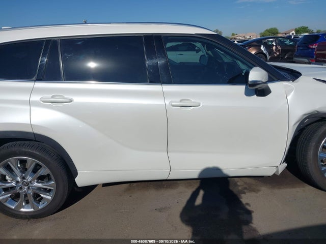 Toyota Highlander Limited 2021 5TDYZRAHXMS049128 Image 13
