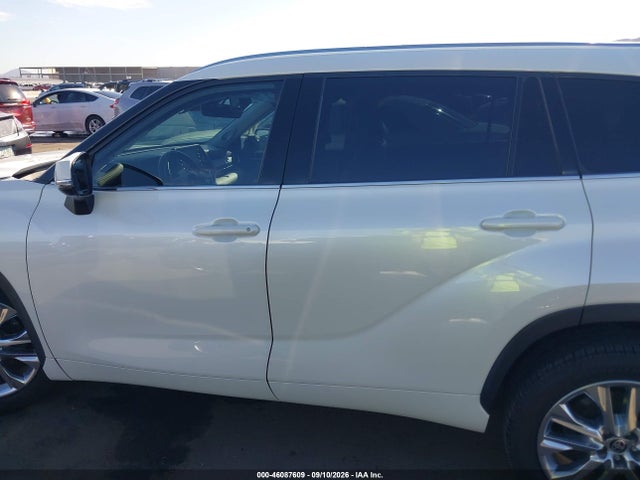 Toyota Highlander Limited 2021 5TDYZRAHXMS049128 Image 14