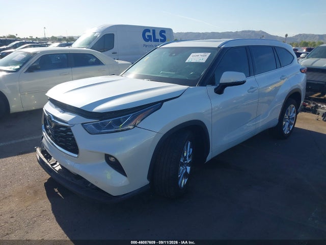 Toyota Highlander Limited 2021 5TDYZRAHXMS049128 Image 2