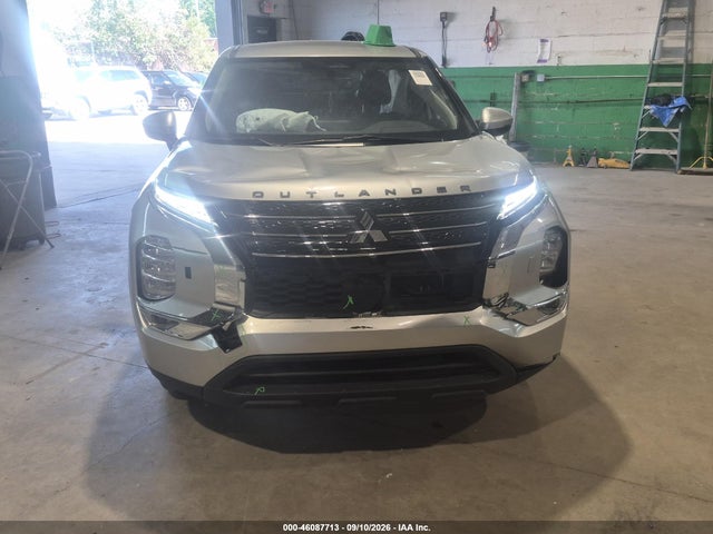 2024 Mitsubishi Outlander Es 2.5 S-awc მანქანა იყიდება აუქციონზე, vin: JA4J4UA89RZ089140, აუქციონის ნომერი: 46087713