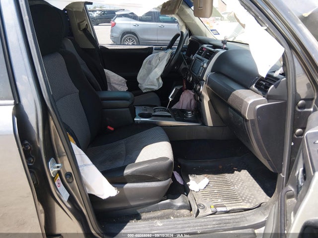 46088092 :رقم المزاد ، JTEBU5JR7H5431341 vin ، 2017 Toyota 4runner Sr5 مزاد بيع
