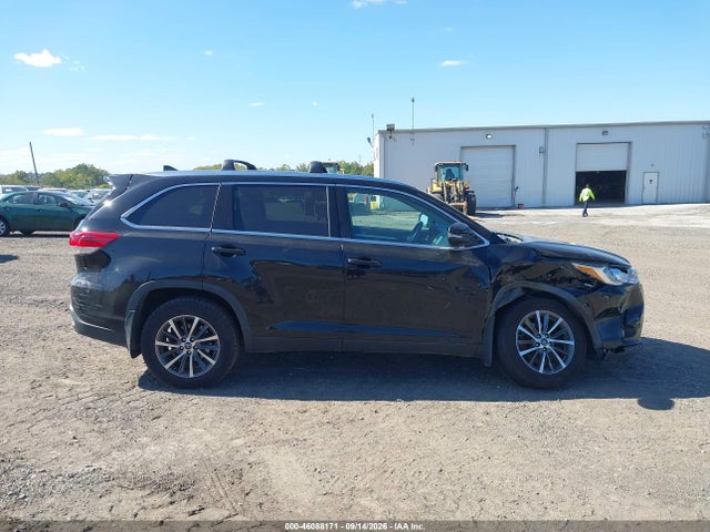5TDJZRFH2KS617881 Toyota Highlander Xle