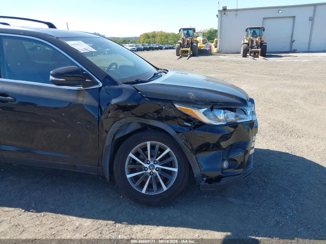 5TDJZRFH2KS617881 Toyota Highlander Xle