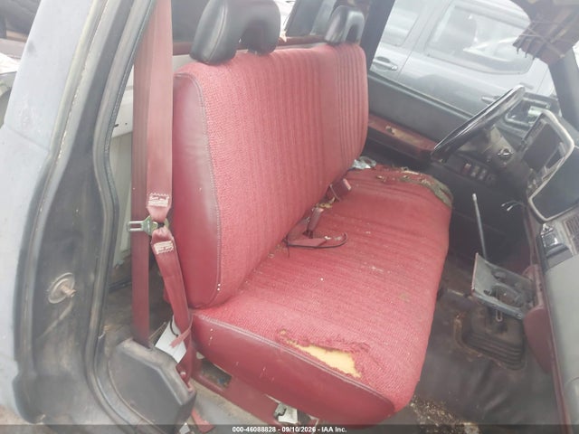46088828 :رقم المزاد ، 1GCEK14KXPZ181681 vin ، 1993 Chevrolet Gmt-400 K1500 مزاد بيع