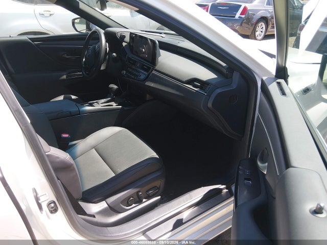 Lexus ES 300H 2025 58ADA1C13SU073792 Image 5