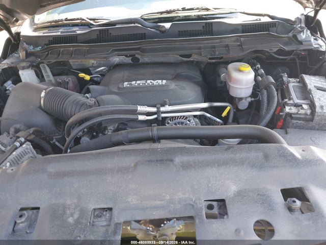 3C63R3CJ3JG374048 RAM 3500 Tradesman 4x4 6&#039;4 Box