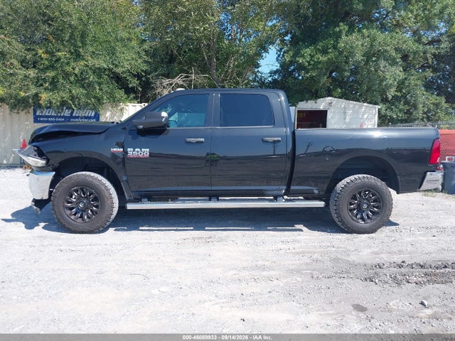3C63R3CJ3JG374048 RAM 3500 Tradesman 4x4 6&#039;4 Box