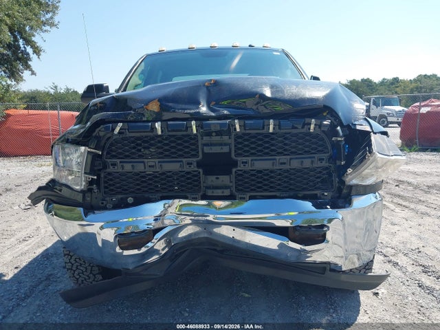 3C63R3CJ3JG374048 RAM 3500 Tradesman 4x4 6&#039;4 Box