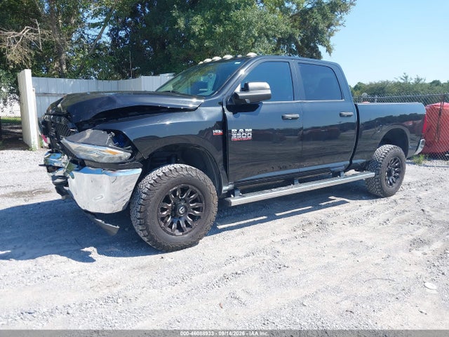 3C63R3CJ3JG374048 RAM 3500 Tradesman 4x4 6&#039;4 Box
