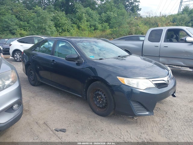 46089116 :رقم المزاد ، 4T4BF1FKXDR275915 vin ، 2013 Toyota Camry Le مزاد بيع