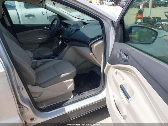 46089296 :رقم المزاد ، 1FMCU0G79GUA38572 vin ، 2016 Ford Escape Se مزاد بيع
