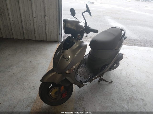 Genuine Scooter Co. Buddy 170i 2017 RFVPAC905H1003617 Image 2
