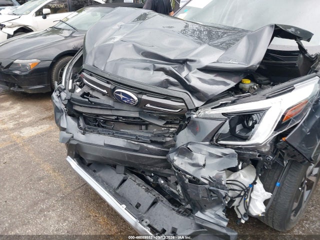 46089552 :رقم المزاد ، JF2SKARC1NH525200 vin ، 2022 Subaru Forester Touring مزاد بيع