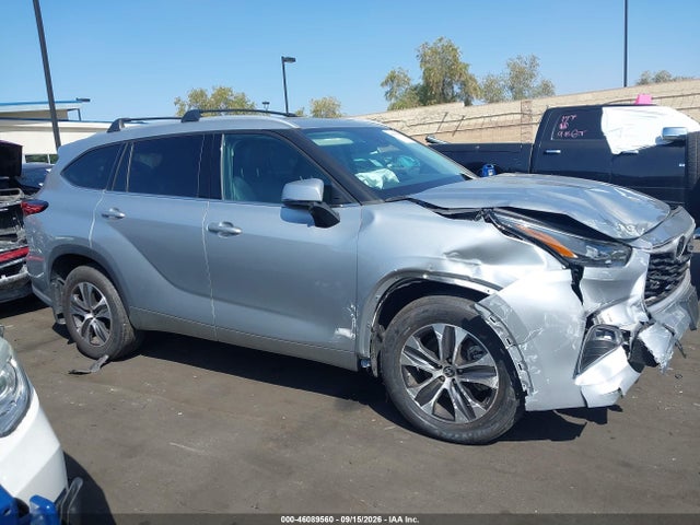 Toyota Highlander Xle 2022 5TDHZRAH6NS100092 Image 13