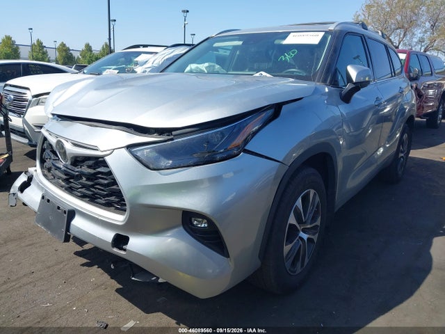 Toyota Highlander Xle 2022 5TDHZRAH6NS100092 Image 2